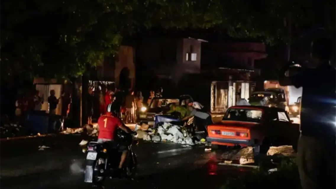 Apagón masivo en la mitad occidental de Cuba deja a 3,5 millones de personas sin corriente