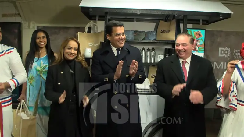 Collado activa campaña "Subway To Paradise" en Nueva York