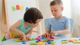 Un entorno estimulante en la infancia activa procesos moleculares que mejoran la memoria