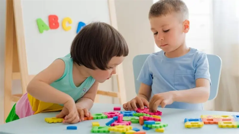 Un entorno estimulante en la infancia activa procesos moleculares que mejoran la memoria