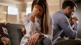 Conflictos de pareja aumenta a final de año; experta señala principales detonantes