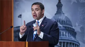 Trump indulta al congresista demócrata Henry Cuéllar, acusado de recibir sobornos