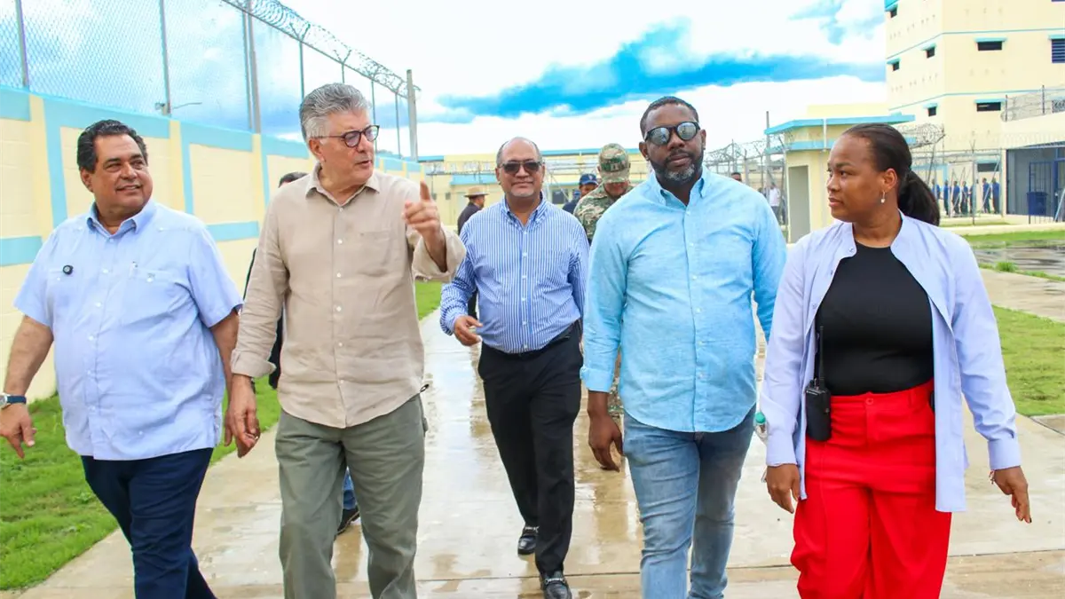 El presidente del Colegio de Notarios, Jhon Richard Paniagua Feliz, y el director de la DGSPC, Roberto Santana, (Foto: suministrada)