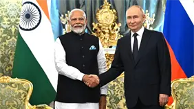 Putin viaja a la India con la cartera llena de petróleo y armamento para Modi
