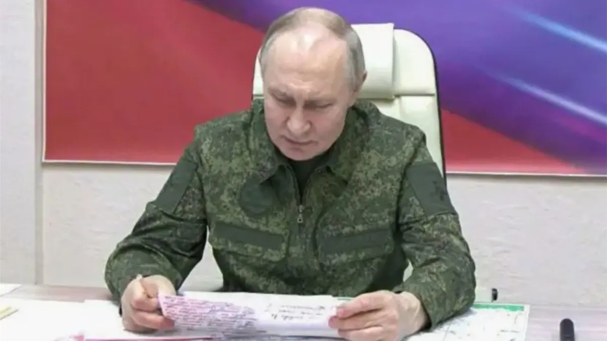 Putin con traje militar. Imagen fuente externa.