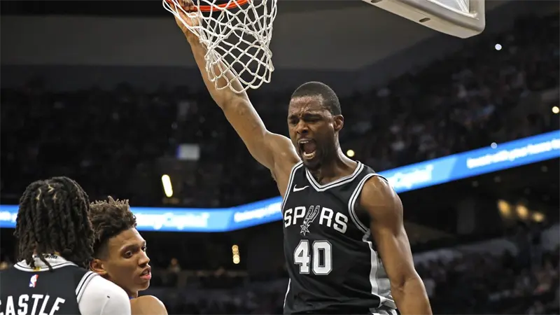 Unos mermados Spurs se sobreponen a los Grizzlies de un espeso Aldama