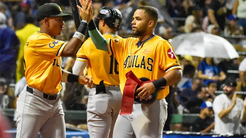 Águilas Cibaeñas doblegan al Licey con victoria 4-2