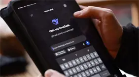 Los chatbots con IA pueden influir en la intención de los votantes