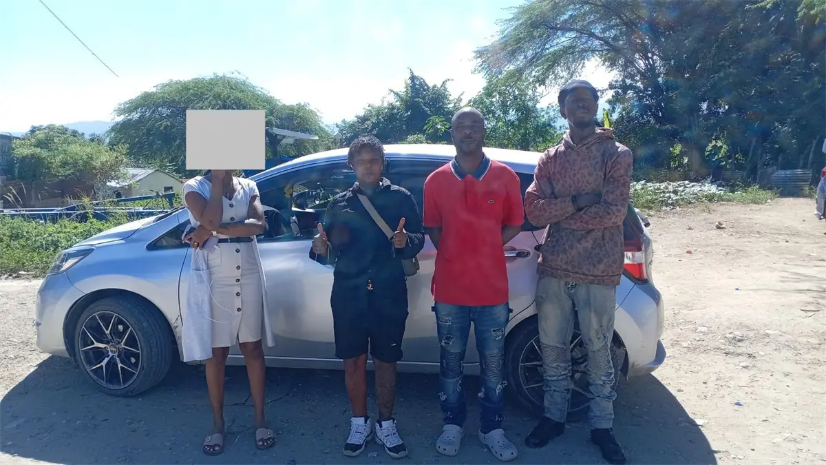 Extranjera es detenida por transportar a dos haitianos indocumentados en Elías Piña .