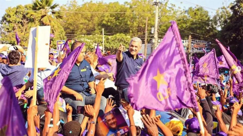 Gonzalo Castillo habla tras compañeros del PLD anunciar proyecto presidencial: "Su respaldo me honra y me compromete"