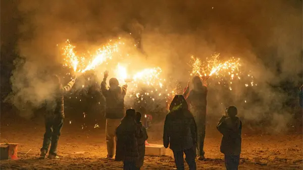¿Sabías que podrías enfrentar hasta dos años de prisión por el uso indebido de fuegos artificiales?