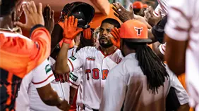 Toros del Este mantienen dominio sobre Leones y ganan 4º seguido