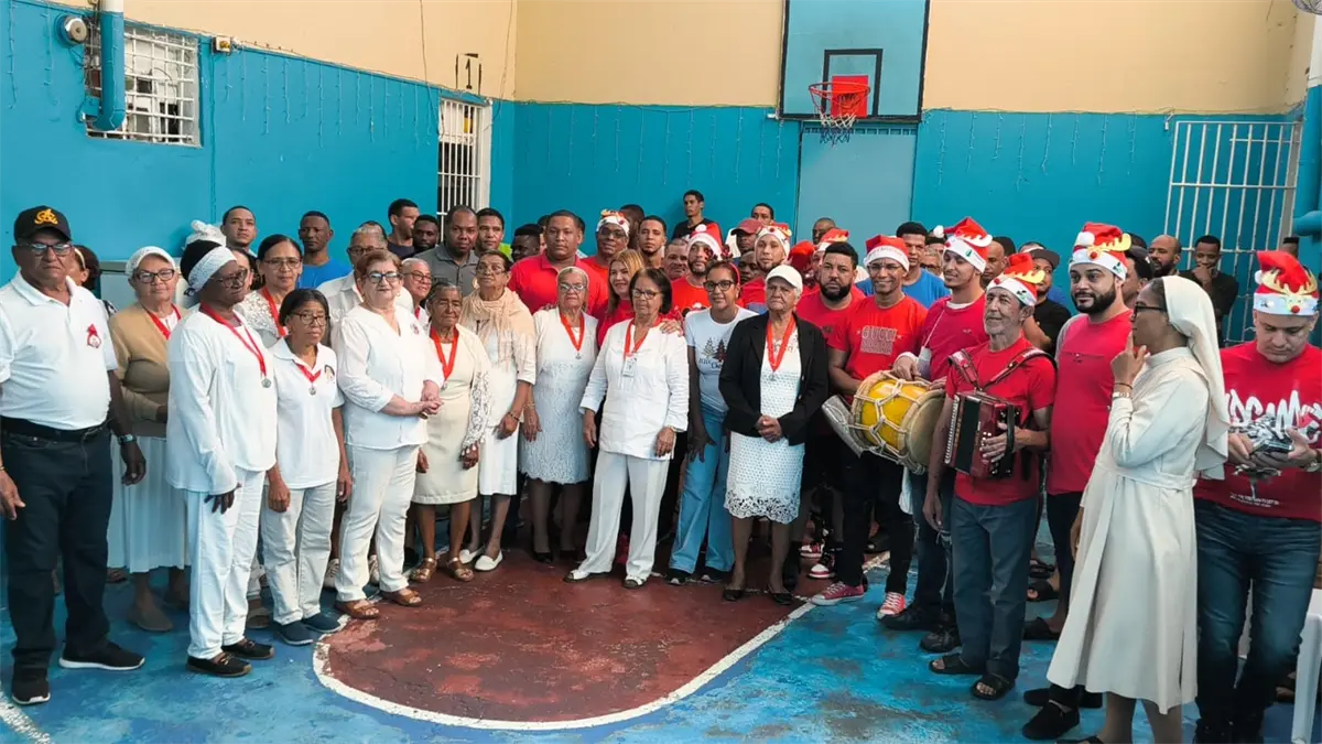 Presos de la cárcel de Santiago Rodríguez celebran aguinaldo navideño con música típica y gran entusiasmo