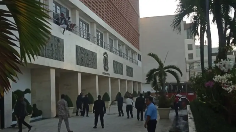 Reportan pequeño incendio en cocina del Despacho de la Presidencia de la Cámara de Diputados; situación fue controlada