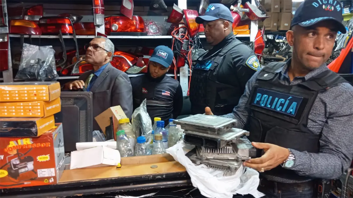 Tres detenidos y 130 evidencias incautadas tras allanamiento en Villa Agrícola