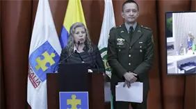 Detienen a 19 sospechosos de estafar a 700 personas con falsas visas de trabajo de EE.UU. Detienen a 19 sospechosos de estafar a 700 personas con falsas visas de trabajo de EE.UU.