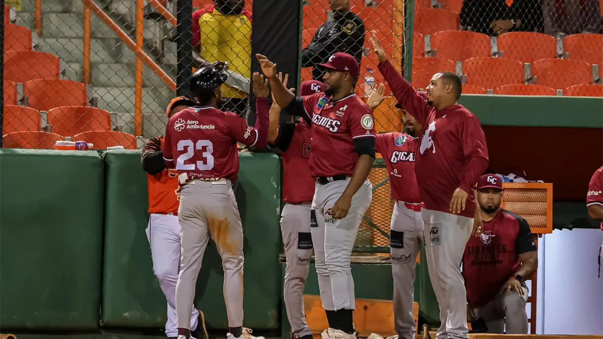Gigantes sorprenden a los Toros con remontada en la novena entrada.