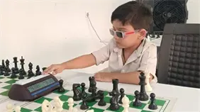 Niño indio de tres años bate el récord como el ajedrecista más joven del mundo