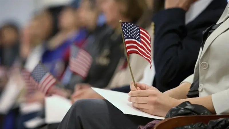 EE.UU. reduce a 18 meses vigencia de permisos laborales para cientos de miles de migrantes