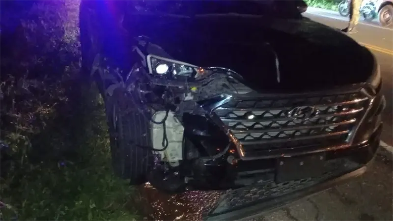 Mujer fallece y motorista queda en estado delicado tras choque en la autopista del Nordeste