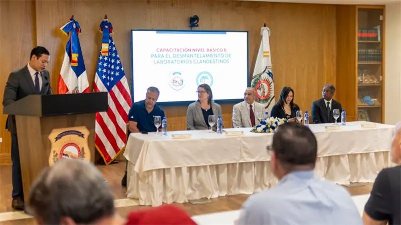 Agentes y fiscales reciben formación de DNCD e INL para combatir laboratorios clandestinos