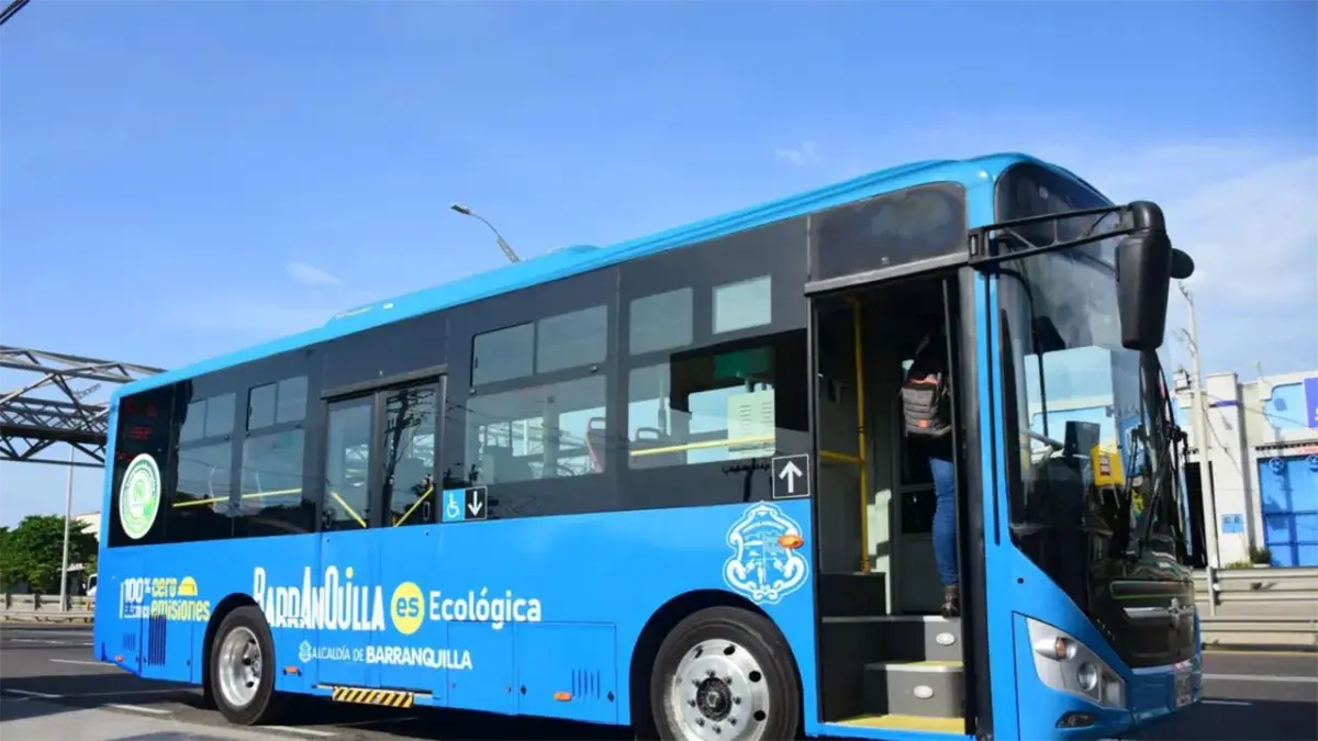 Gobierno colombiano fija arancel del 10 % para importación de buses eléctricos y fortalece producción nacional
