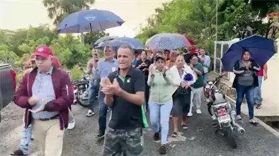 Comunitarios de Moca exigen construcción urgente de puentes colapsados