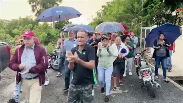 Comunitarios de Moca exigen construcción urgente de puentes colapsados