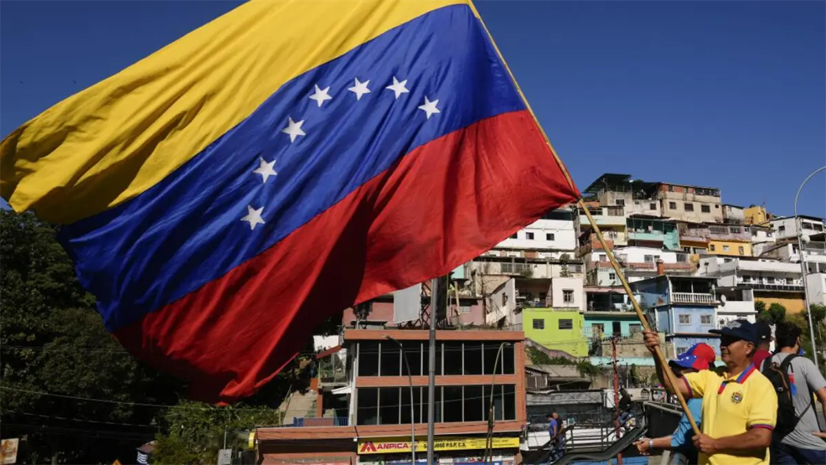 Venezuela dice que el enemigo no descansa y pide a trabajadores petroleros estar alerta