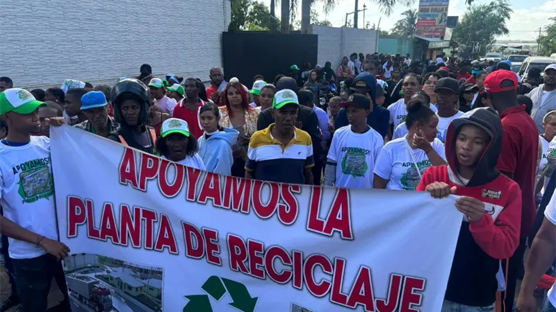 Comunitarios de La Cuaba marchan en apoyo a la instalación de planta de reciclaje; afirman impulsa el desarrollo de la zona