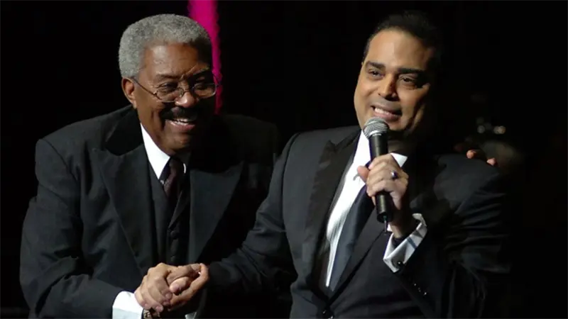 Gilberto Santa Rosa se despide de Rafael Ithier