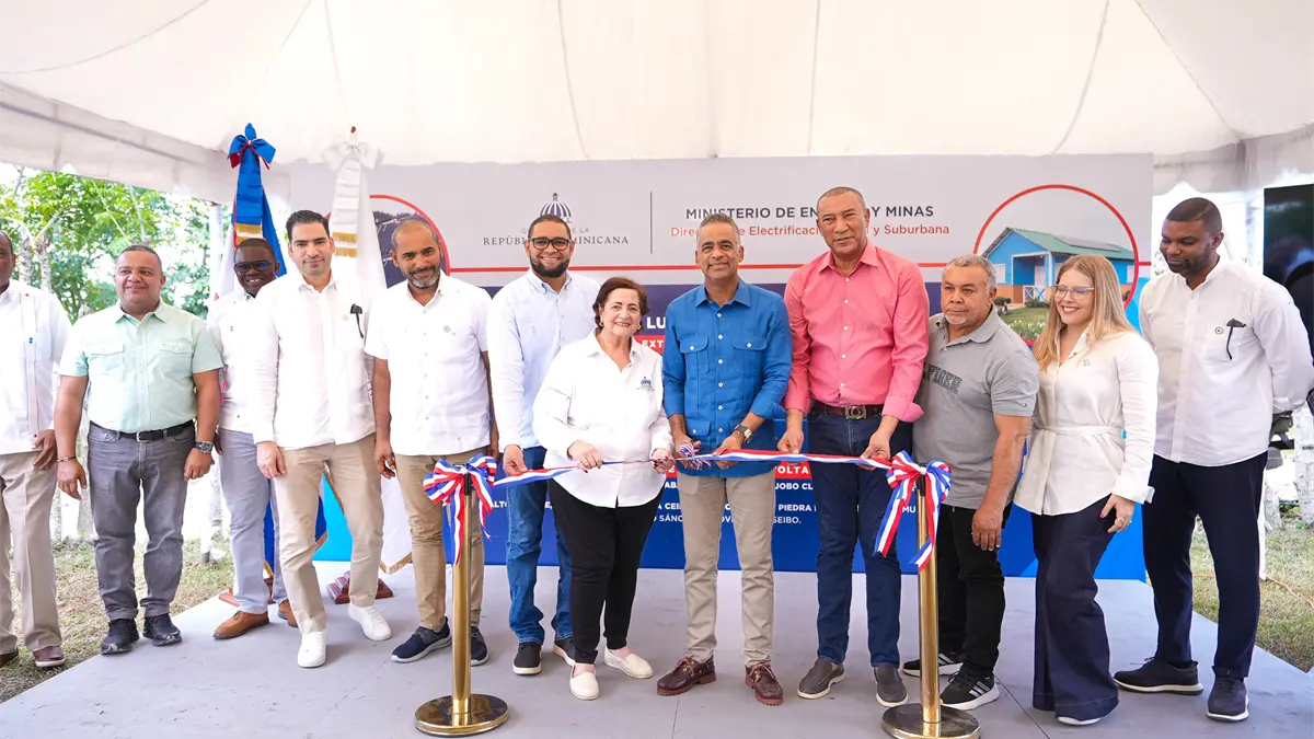 Gobierno entrega proyectos de electrificación rural con inversión de más de RD$37 millones.