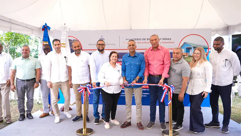 Gobierno entrega proyectos de electrificación rural con inversión de más de RD$37 millones