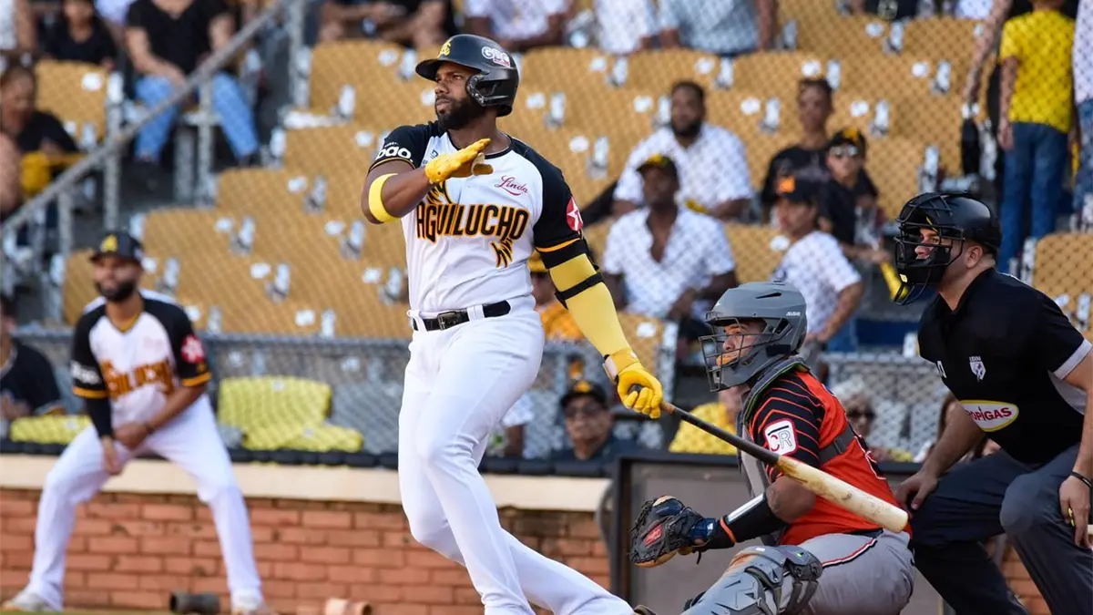 Águilas Cibaeñas blanquean a los Toros.