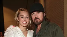 Billy Ray Cyrus gana demanda de mujer que afirmaba ser la madre biológica de Miley