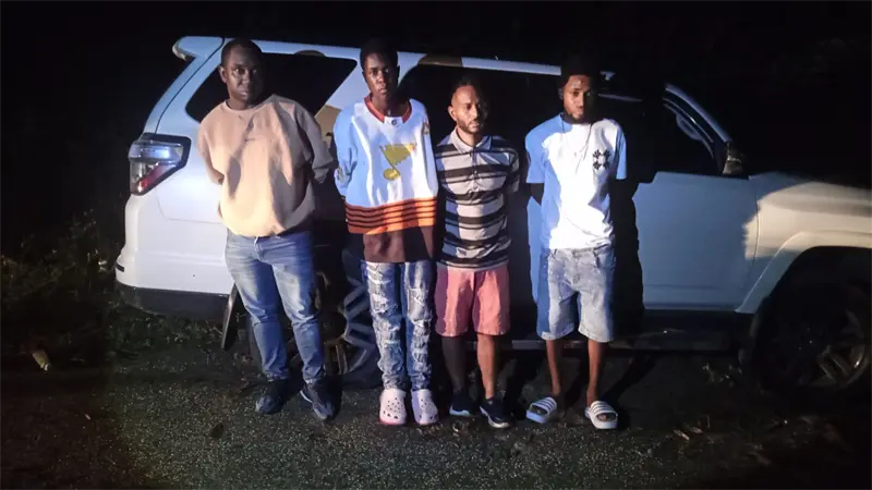 Ejército detiene a dos dominicanos y dos haitianos al intentar cruzar ilegalmente hacia Haití por Paso de Mariquita