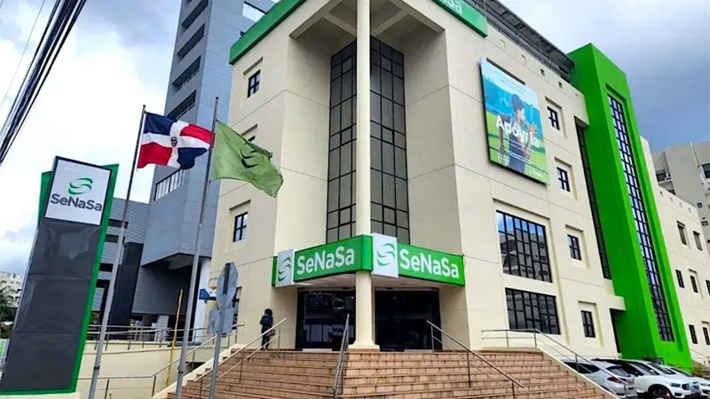 SeNaSa: pilar de la cobertura de salud en RD y bajo escrutinio por Operación Cobra
