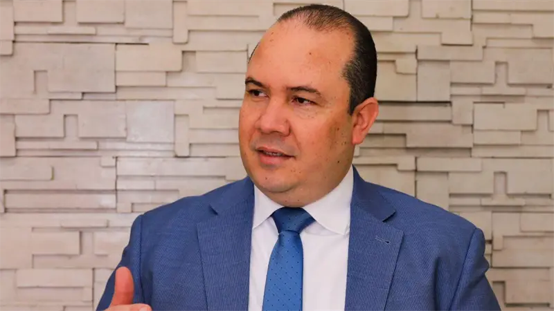 Politólogo advierte que América Latina podría quedar "atrapada" entre China y EE. UU.