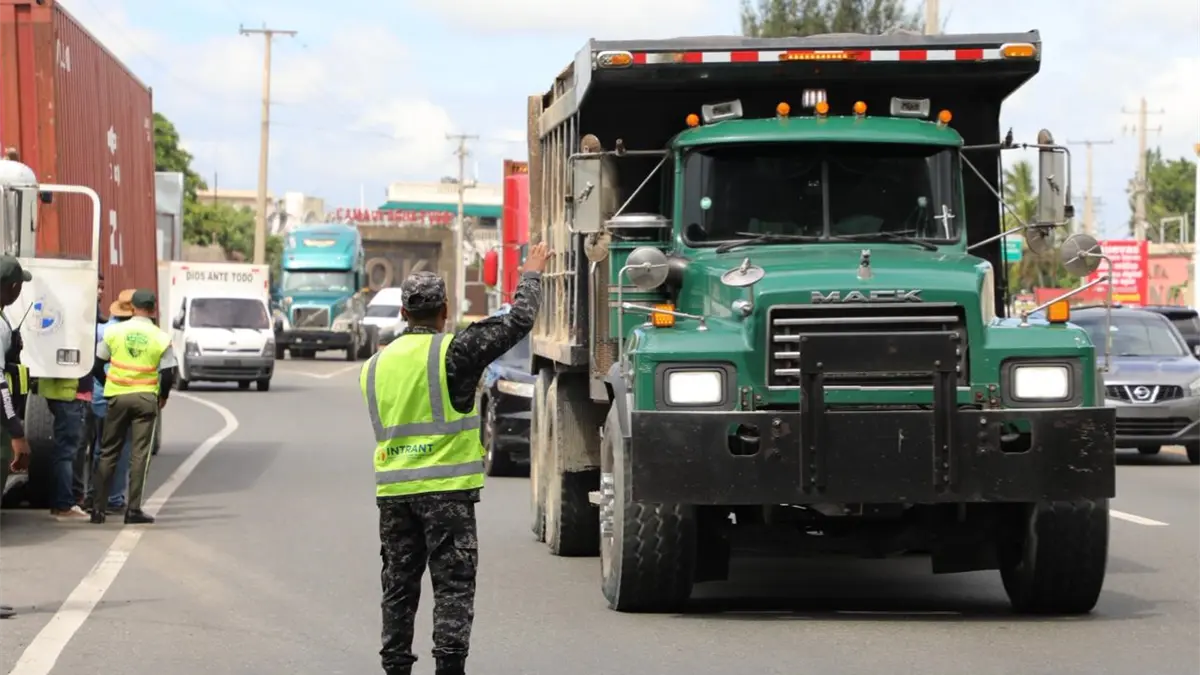 INTRANT restringirá vehículos de carga en Navidad y Año Nuevo