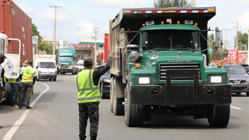 INTRANT restringirá vehículos de carga en Navidad y Año Nuevo
