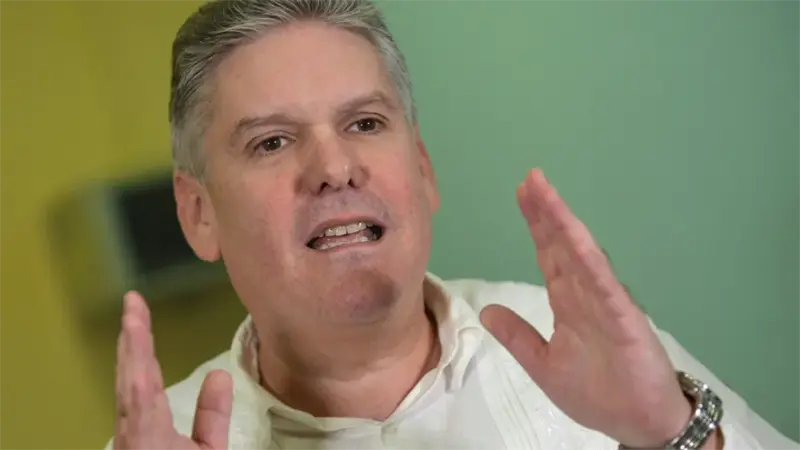 Sentencian a cadena perpetua al exministro cubano de Economía Alejandro Gil por espionaje