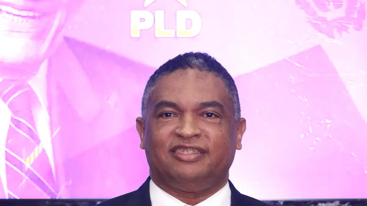 Yván Lorenzo cuestiona facultad de Luis Abinader para pedir a SeNaSa