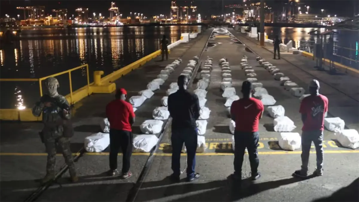 Panamá incauta 1,424 paquetes de droga en el Pacífico y arresta a cuatro sospechosos