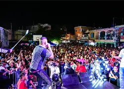 Miles disfrutan concierto navideño Los Guarícanos organizado por ReconocidosNet