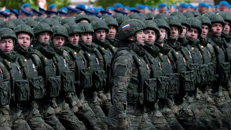 Putin condecora a militares que combatieron en Ucrania con medalla Héroe de Rusia