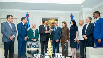 Poder Ejecutivo entrega anteproyecto de ley org&aacute;nica para la Polic&iacute;a Nacional al Senado dominicano