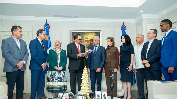 Poder Ejecutivo entrega anteproyecto de ley org&aacute;nica para la Polic&iacute;a Nacional al Senado dominicano