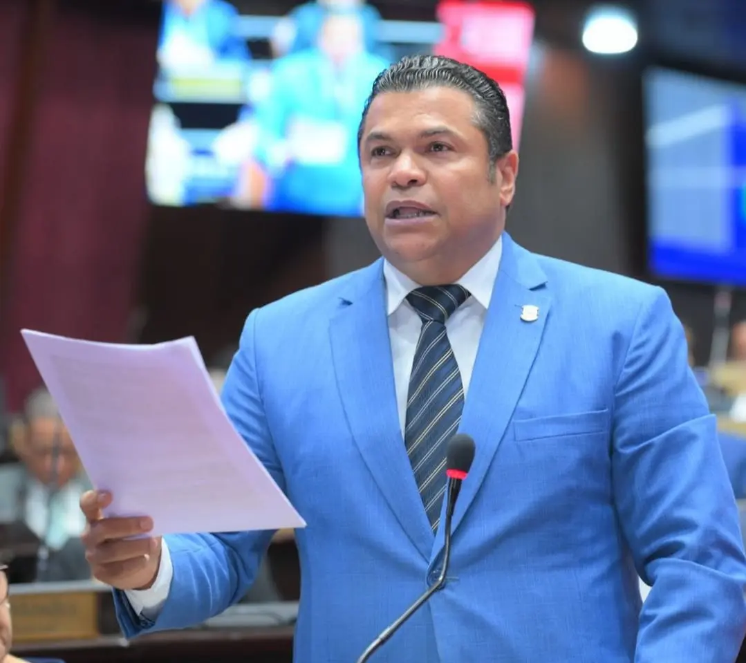 Tobías Crespo denuncia mafias fiscales en República Dominicana que usan fuerza pública para incautar inmuebles ilegalmente en el Distrito Nacional.