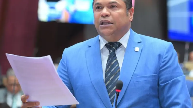 Diputado Tobías Crespo denuncia mafias fiscales y abogados con fuerza pública en República Dominicana