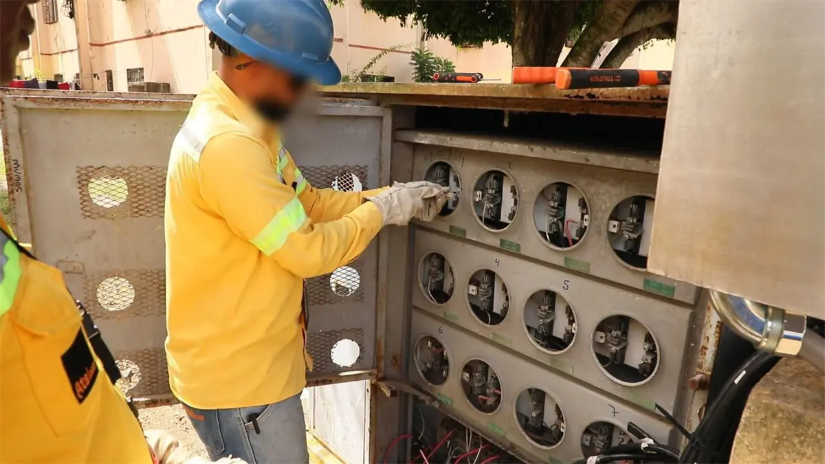 Miembros de Edeeste trabajando.